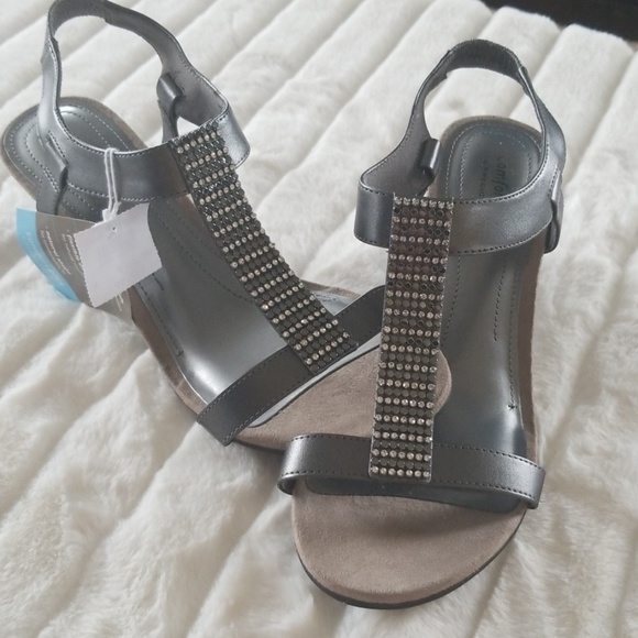 comfort plus by Predictions Shoes - NWT gray and silver wedges
